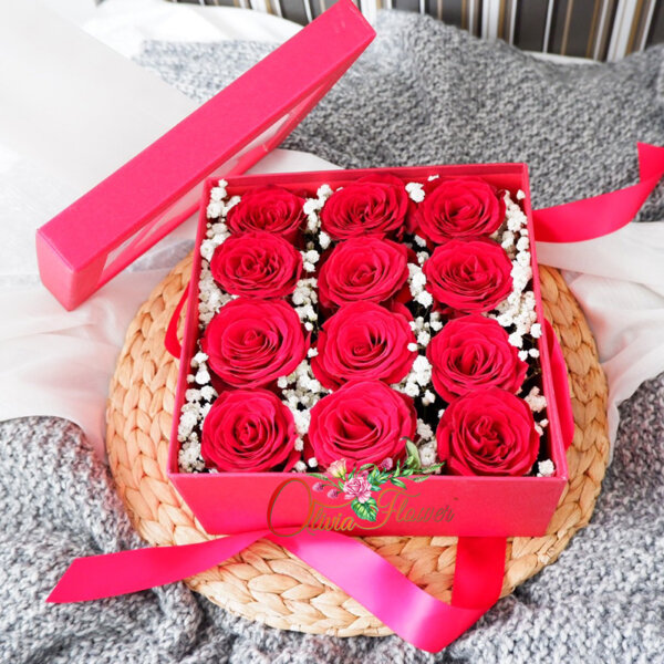 กล่องดอกกุหลาบแดงนำเข้า 12 ดอก