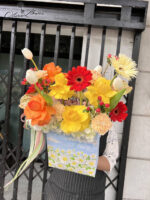 Flower Bag Gift for You Orange-Yellow-Red ของขวัญกระเป๋าดอกไม้เก๋ๆ น่ารัก โทนสีส้ม เหลือง แดง เพิ่มเสน่ห์ให้กับของขวัญของคุณด้วยกระเป๋าดอกไม้จากร้าน Olivia Flowers ที่มีความสวยงามและเอกลักษณ์เฉพาะตัว