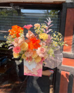 Flower Bag Gift for You Orange-Yellow-Pink ของขวัญกระเป๋าดอกไม้เก๋ๆ น่ารัก โทนสีส้ม เหลือง ชมพู เพิ่มเสน่ห์ให้กับของขวัญของคุณด้วยกระเป๋าดอกไม้จากร้าน Olivia Flowers ที่มีความสวยงามและเอกลักษณ์เฉพาะตัว