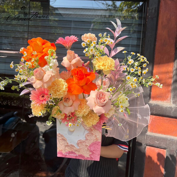 Flower Bag Gift for You Orange-Yellow-Pink ของขวัญกระเป๋าดอกไม้เก๋ๆ น่ารัก โทนสีส้ม เหลือง ชมพู เพิ่มเสน่ห์ให้กับของขวัญของคุณด้วยกระเป๋าดอกไม้จากร้าน Olivia Flowers ที่มีความสวยงามและเอกลักษณ์เฉพาะตัว
