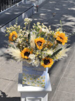 Flower Bag Gift for You Sunflower ของขวัญกระเป๋าดอกไม้เก๋ๆ น่ารัก โทนสีเหลือง เพิ่มเสน่ห์ให้กับของขวัญของคุณด้วยกระเป๋าดอกไม้จากร้าน Olivia Flowers ที่มีความสวยงามและเอกลักษณ์เฉพาะตัว